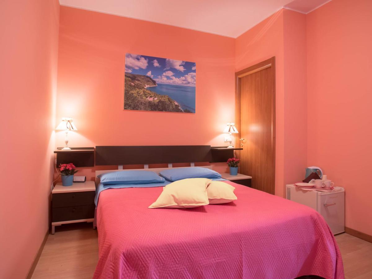 Juliette Rooms Iesi Bagian luar foto